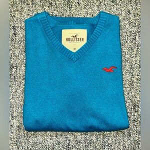 Hollister Men's Teal V-Neck Sweater Size Medium